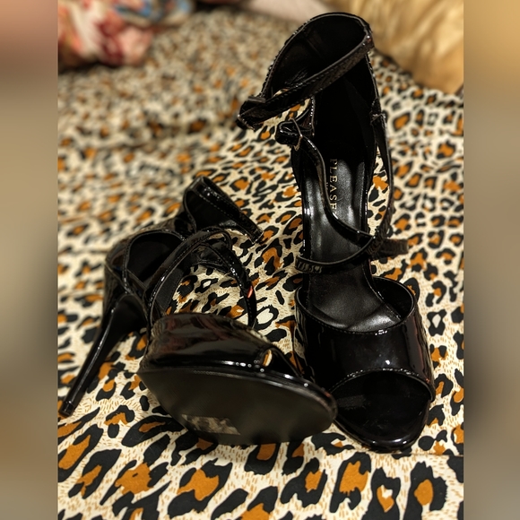Pleasers Black Patent high heels - Picture 5 of 5